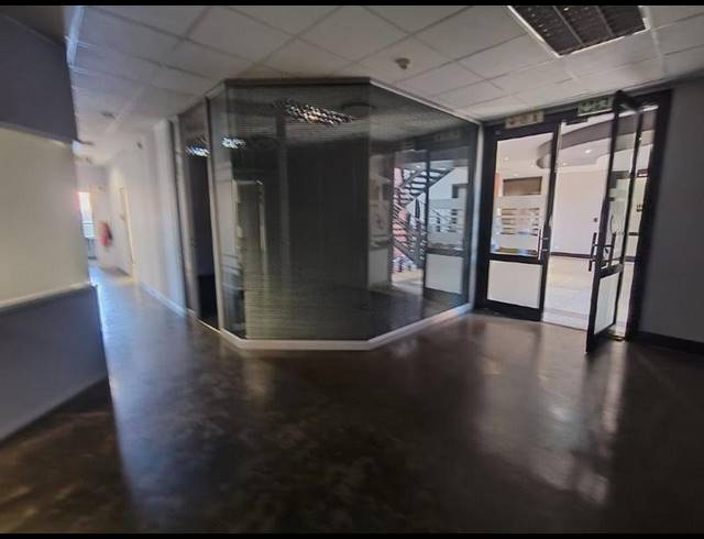 BUSINESS PROPERTY TO RENT IN CONSTANTIA KLOOF